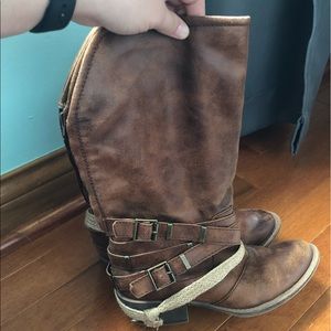 Cowgirl-ish boots from Buckle